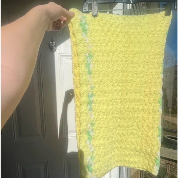 Vintage 70s Handmade crochet baby blanket knit pastel yellow green white 23x30 - Picture 3 of 9